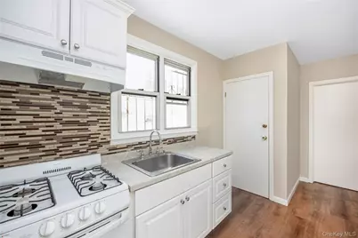 8515 151st Street, Jamaica, NY 11432 - Photo 10