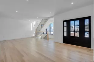 38 Pond Ln, Levittown, NY 11756 - Photo 4