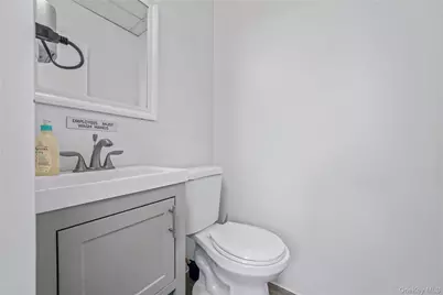 30 S Ocean Avenue, Freeport, NY 11520 - Photo 8