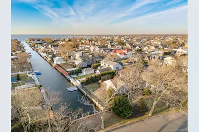 281 Richmond Avenue, Amityville, NY 11701 - Photo 38