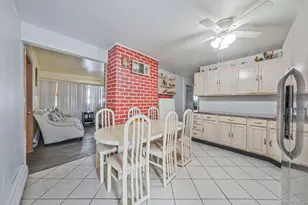 24 Beacon Ln, Hicksville, NY 11801 - Photo 10