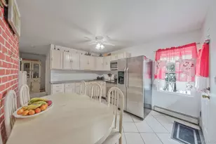 24 Beacon Ln, Hicksville, NY 11801 - Photo 2