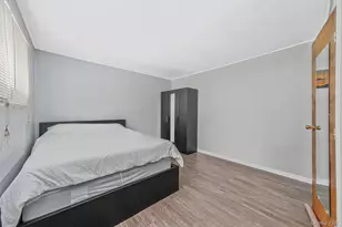 24 Beacon Ln, Hicksville, NY 11801 - Photo 4