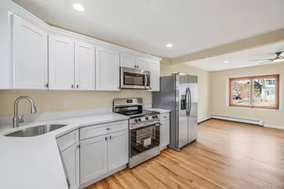 31 Walnut Avenue, Patchogue, NY 11772 - Photo 4