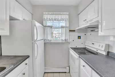 1055 Village Drive #1055, Hauppauge, NY 11788 - Photo 8