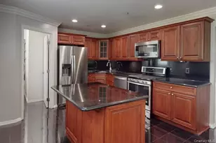 128 Overlook Dr, Farmingville, NY 11738 - Photo 2