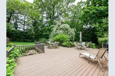 4 Chevy Chase Road, Huntington, NY 11743 - Photo 24