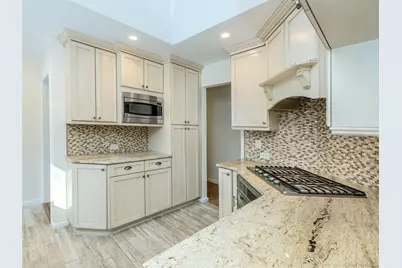 4 Chevy Chase Road, Huntington, NY 11743 - Photo 12