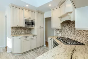 4 Chevy Chase Rd, Huntington, NY 11743 - Photo 12