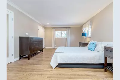 4 Chevy Chase Road, Huntington, NY 11743 - Photo 16