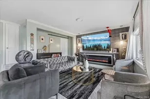 28 Hemlock St, Central Islip, NY 11722 - Photo 4