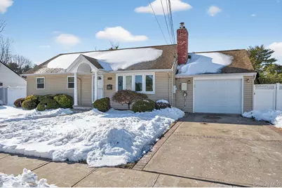 113 Kuhl Avenue, Hicksville, NY 11801 - Photo 2