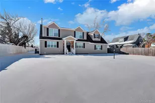 24 Arbor Ln, Centereach, NY 11720 - Photo 4