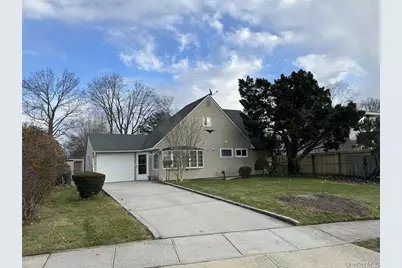 33 Clarissa Drive, Hicksville, NY 11801 - Photo 2