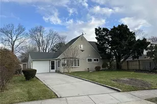 33 Clarissa Dr, Hicksville, NY 11801 - Photo 2