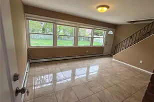 33 Clarissa Dr, Hicksville, NY 11801 - Photo 28