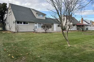 33 Clarissa Dr, Hicksville, NY 11801 - Photo 6