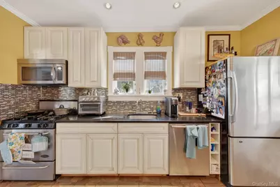 8 Bartlett Street, Ellenville, NY 12428 - Photo 2
