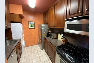 27110 Grand Central Parkway #10F, Floral Park, NY 11005 - Photo 6