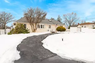 60 Easton Ave, North Babylon, NY 11703 - Photo 2