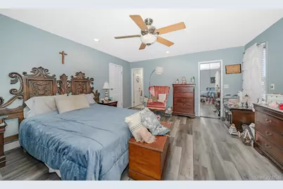 60 Easton Avenue, North Babylon, NY 11703 - Photo 12