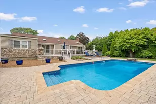 13 Colonial Ln, Bellport, NY 11713 - Photo 4
