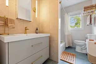 13 Colonial Ln, Bellport, NY 11713 - Photo 28