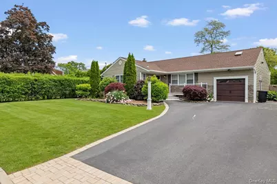 13 Colonial Lane, Bellport, NY 11713 - Photo 2