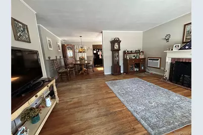 1123 Hyman Avenue, Bay Shore, NY 11706 - Photo 12