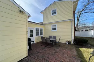 1123 Hyman Ave, Bay Shore, NY 11706 - Photo 6