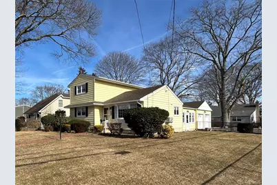 1123 Hyman Avenue, Bay Shore, NY 11706 - Photo 2