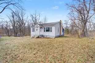 566 Old State Rd E, Wappingers Falls, NY 12590 - Photo 4