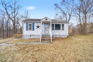 566 Old State Rd E, Wappingers Falls, NY 12590 - Photo 2