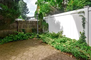 49 Ashwood Rd, Port Washington, NY 11050 - Photo 20