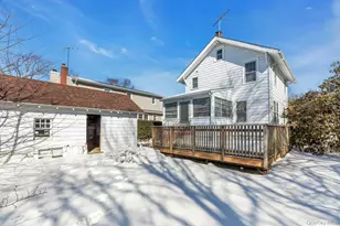 463 S 3rd St, Lindenhurst, NY 11757 - Photo 20