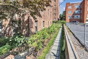 21 Barstow Rd, Great Neck, NY 11021 - Photo 26