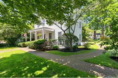 4 Parkview Terrace #2, Huntington, NY 11743 - Photo 2