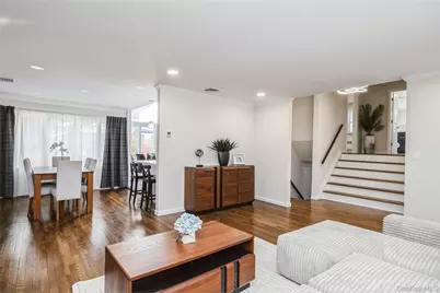 15 Center Drive, Syosset, NY 11791 - Photo 8