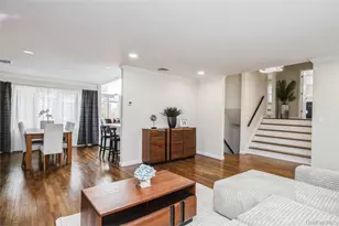 15 Center Dr, Syosset, NY 11791 - Photo 8