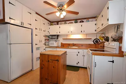 11 Cherokee Street, Massapequa, NY 11758 - Photo 2