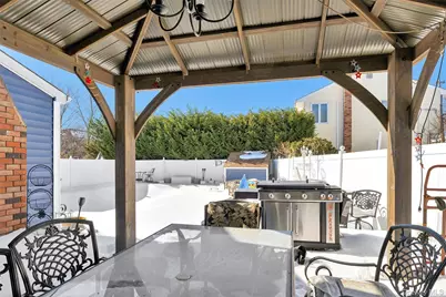 130 Oakview Avenue, Farmingdale, NY 11735 - Photo 24