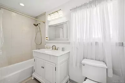 130 Oakview Avenue, Farmingdale, NY 11735 - Photo 18