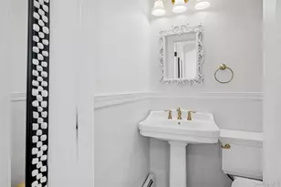 130 Oakview Ave, Farmingdale, NY 11735 - Photo 10