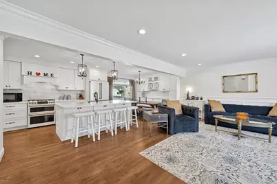 130 Oakview Avenue, Farmingdale, NY 11735 - Photo 2