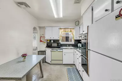 197 Emory Road, Mineola, NY 11501 - Photo 12