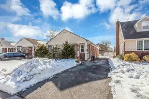 197 Emory Rd, Mineola, NY 11501 - Photo 22