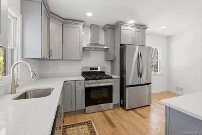 32 Rockland Drive, Jericho, NY 11753 - Photo 2