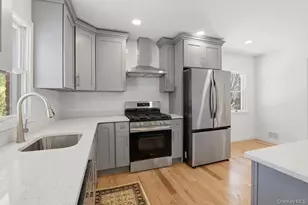 32 Rockland Dr, Jericho, NY 11753 - Photo 2