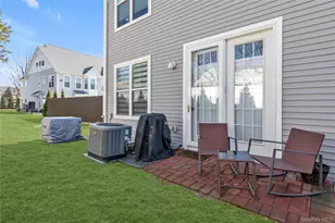 137 Emanuel Wy, East Meadow, NY 11554 - Photo 18