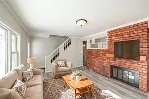 16 Sleepy Ln, Hicksville, NY 11801 - Photo 4